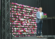 Eigenaar en bedrijfsleider Peter van der Pol verwelkomt zijn gasten.